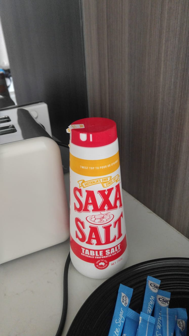Salzstreuer mit Saxa Table Salt ist grer als der Toaster